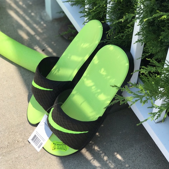 Last 5 Star rated NWT Nike Solarsoft 2 Volt Slides - Picture 5 of 8